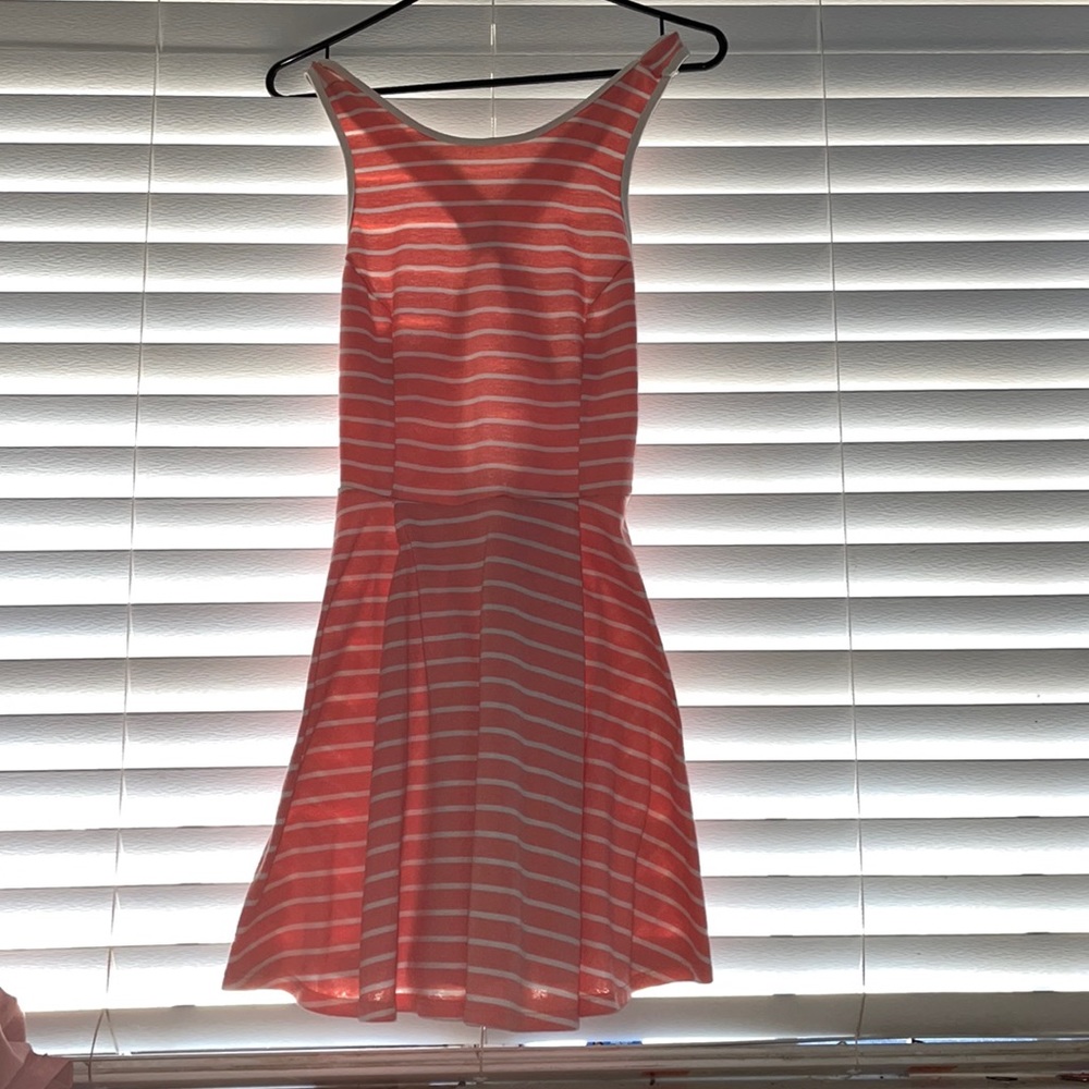 Super cute summer beach dress ! With pink and white straps 💕